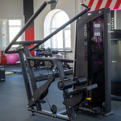 Тяга сверху профессиональная BRONZE GYM BLANC 35 – купить тренажёр для спины