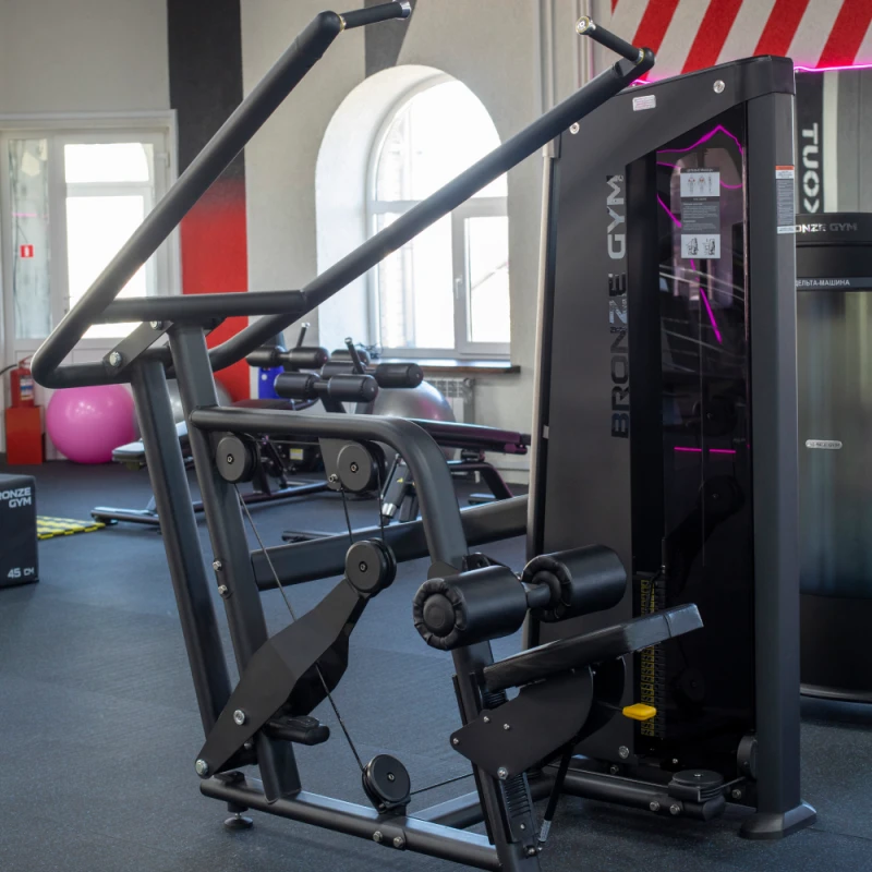 Тяга сверху профессиональная BRONZE GYM BLANC 35 – купить тренажёр для спины